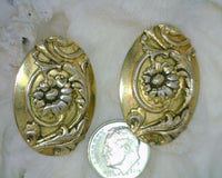 Whiting & Davis Co. Oval Clip-on Earrings Sunflower Motif Antiqued Finish Gold Metal 0.94 Inches Wide 1.26 Inches Long