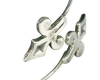 Fleur de Lis Bangle Bracelet "Garden Delight" Sterling Silver 18.3 Grams Size 7 1/2 Inches Long